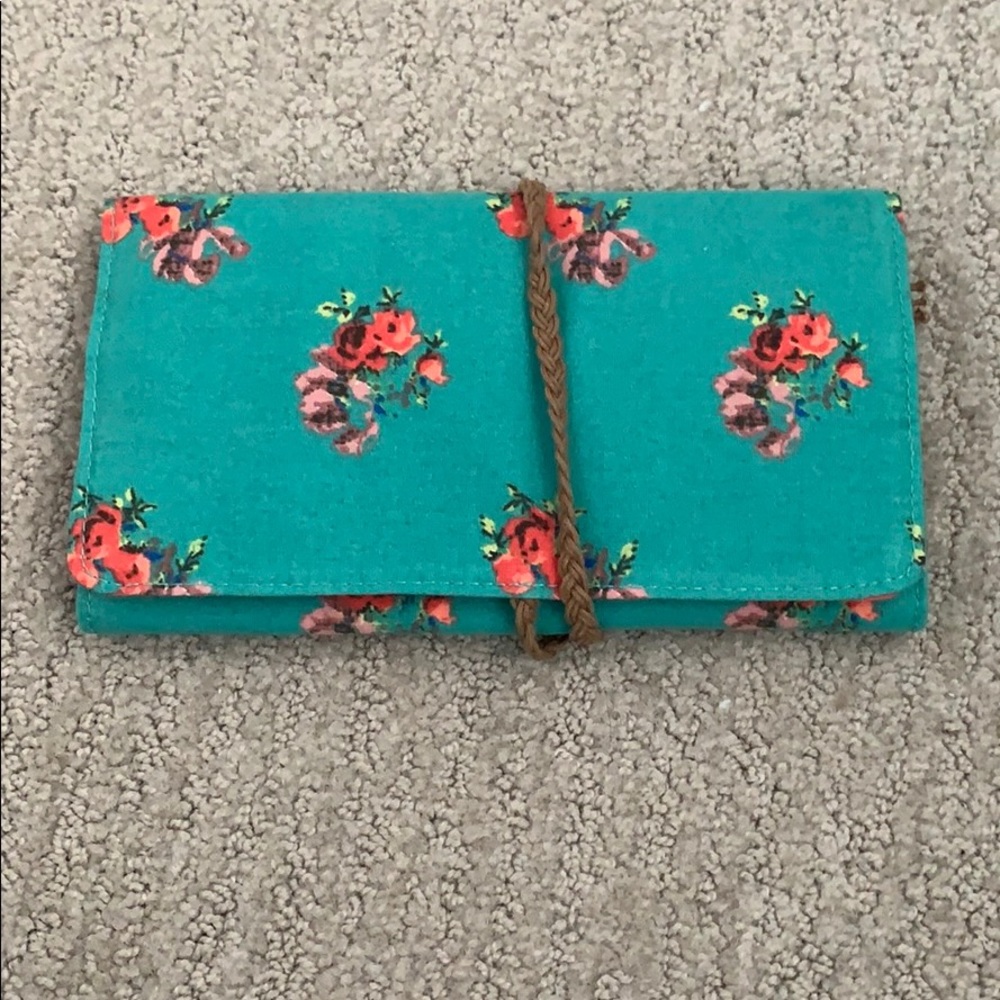 Travel jewelry case